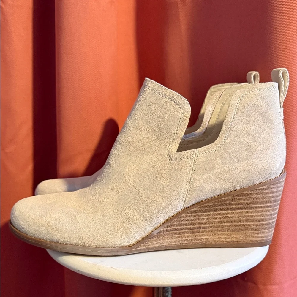 EUC Toms Kallie Egret Camo Suede Bootie Size 11 - Picture 3 of 6